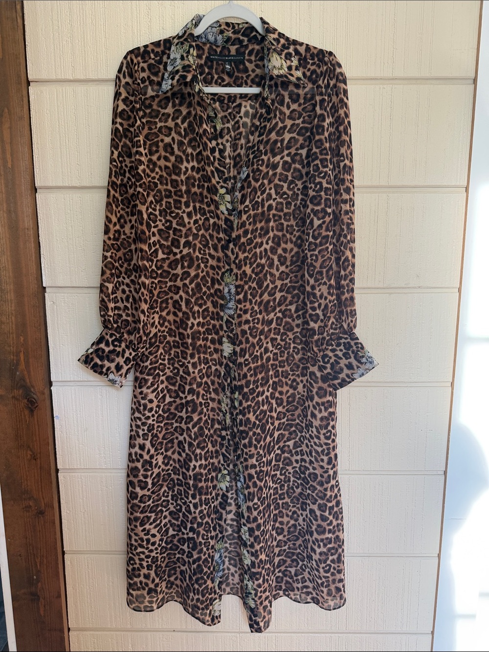 White House Black Market Leopard/Blue Floral Size 6 sheer duster resort